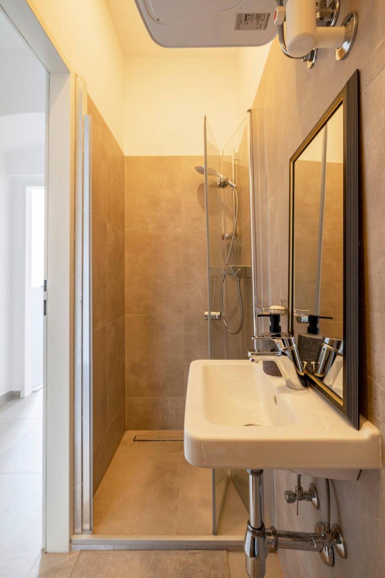 Apartment Near Schoenbrunn & Metro Vienna Luaran gambar