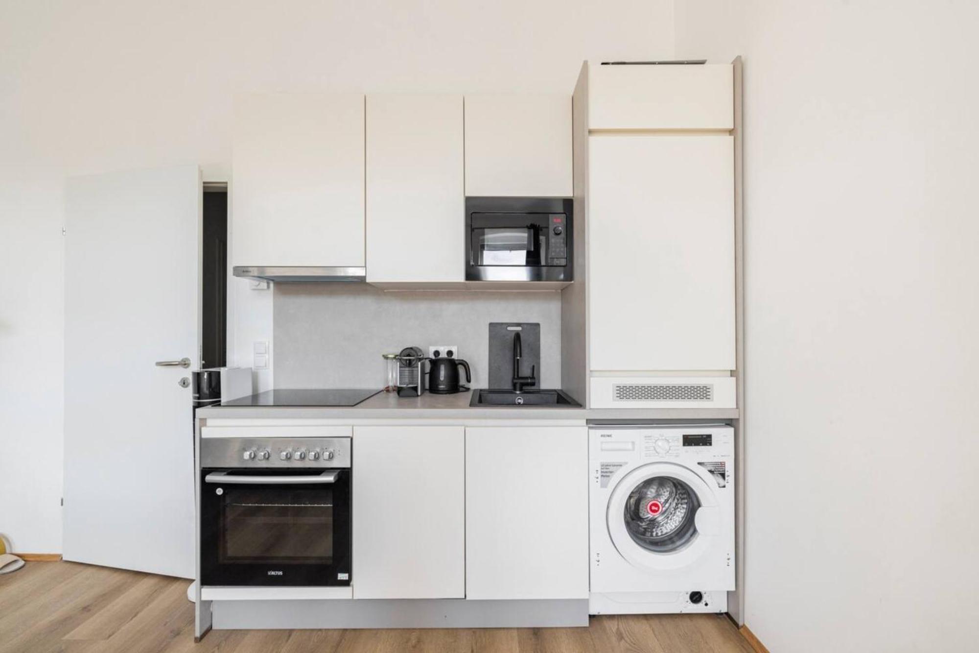 Apartment Near Schoenbrunn & Metro Vienna Luaran gambar